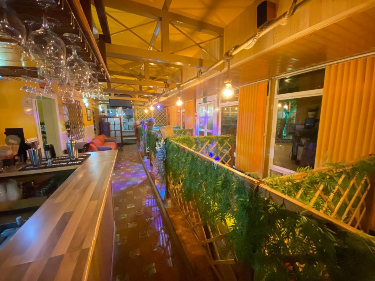 Hostal Avenida Andalucia - Solo Adultos Sevilha Exterior foto