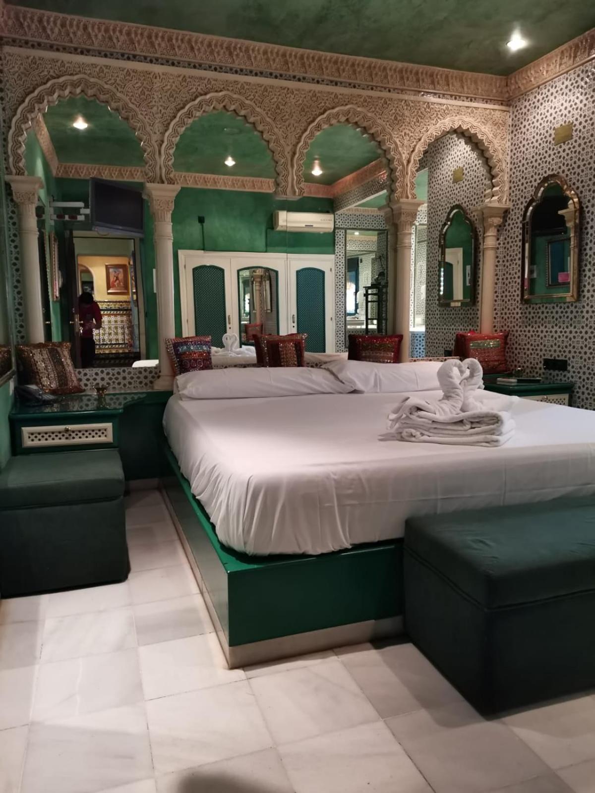 Hostal Avenida Andalucia - Solo Adultos Sevilha Exterior foto