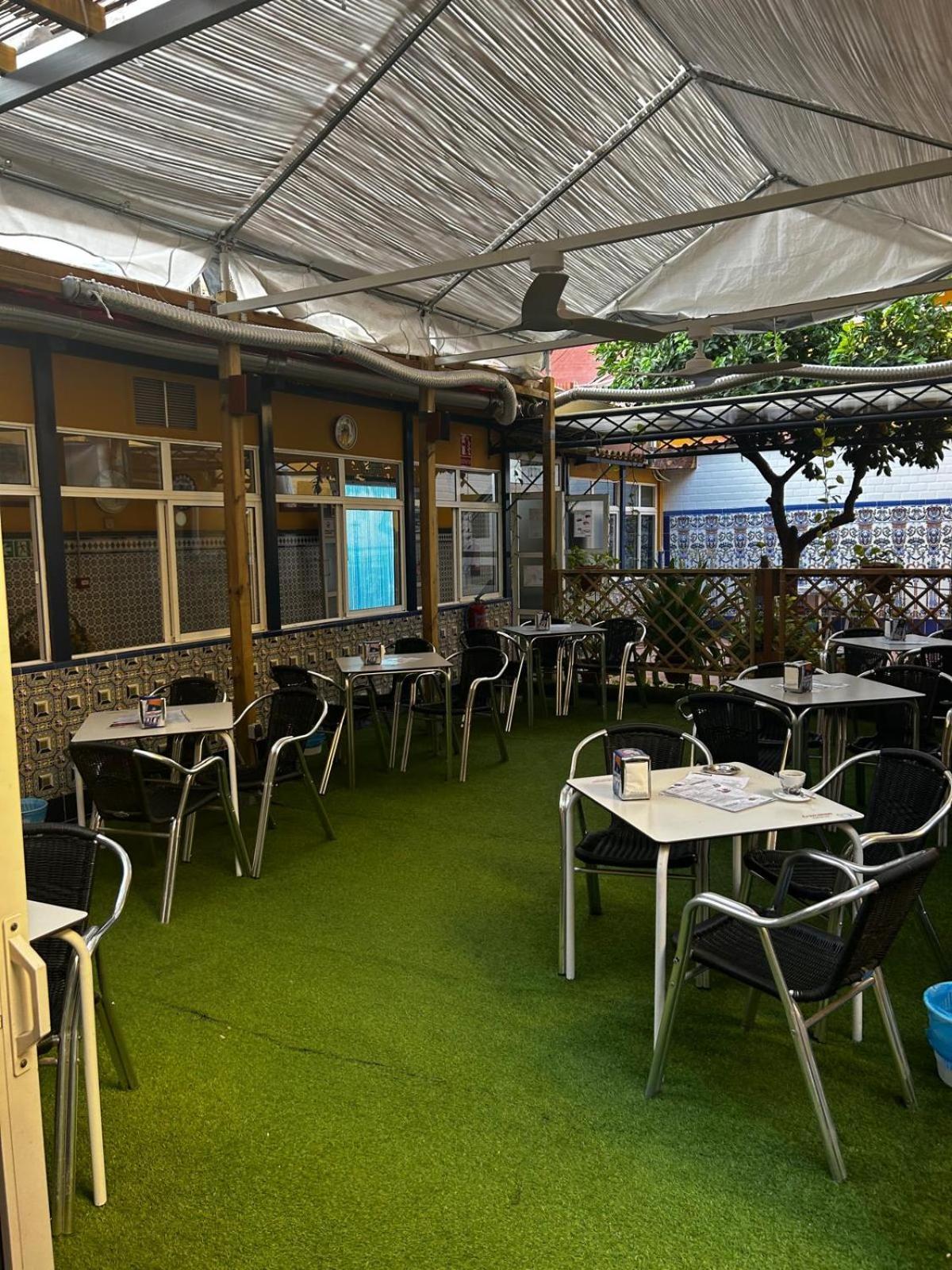 Hostal Avenida Andalucia - Solo Adultos Sevilha Exterior foto