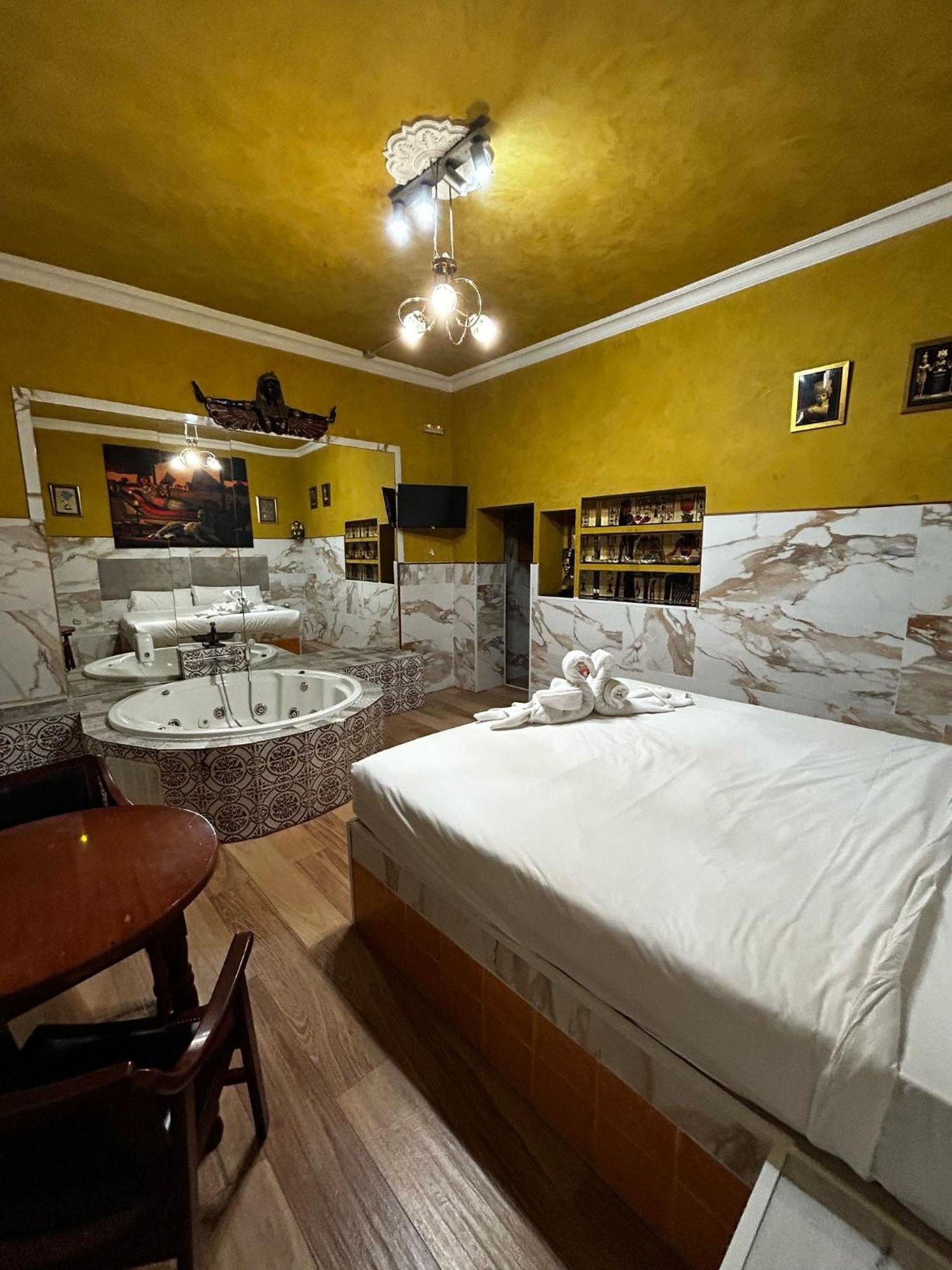 Hostal Avenida Andalucia - Solo Adultos Sevilha Exterior foto