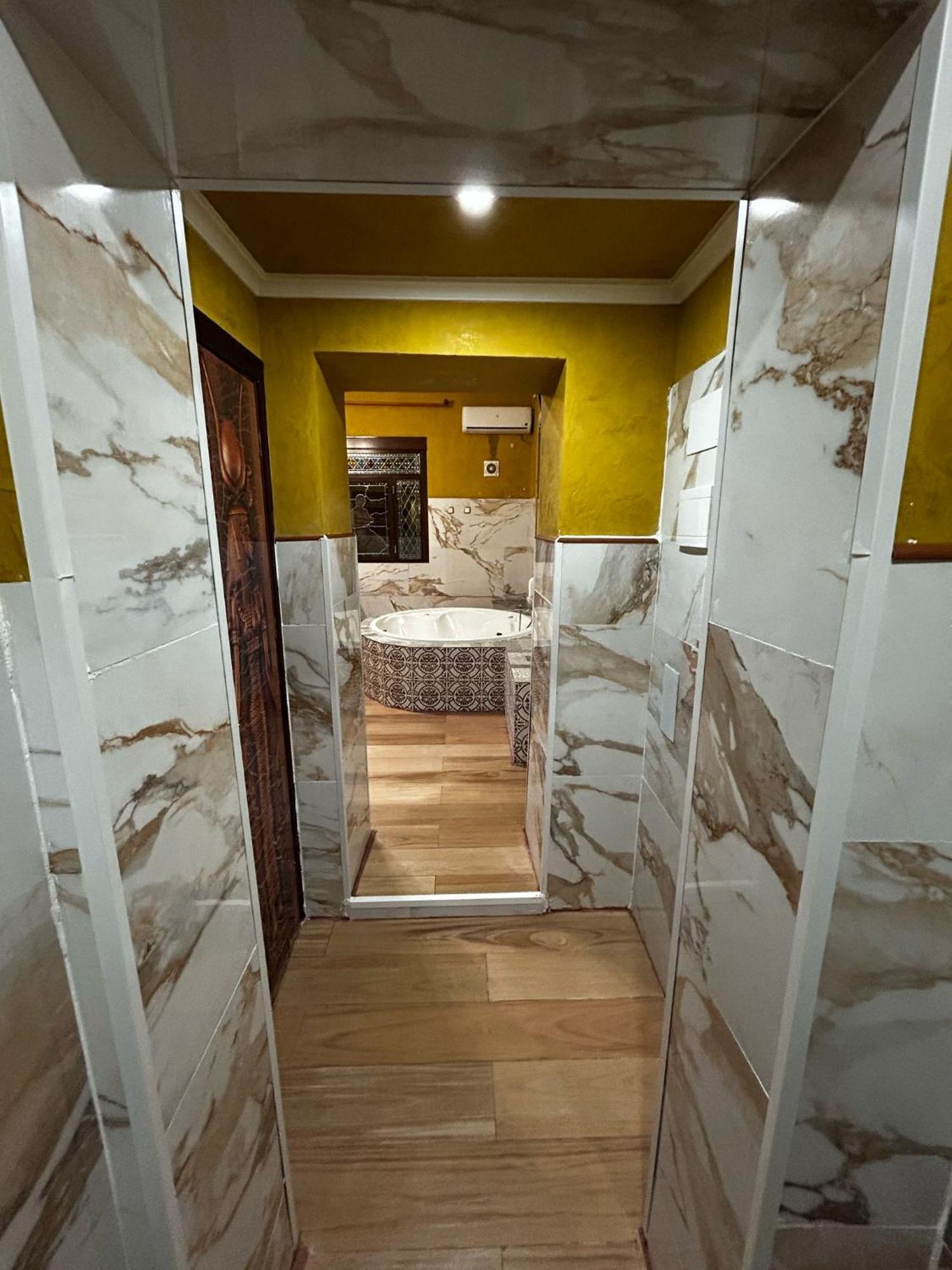 Hostal Avenida Andalucia - Solo Adultos Sevilha Exterior foto